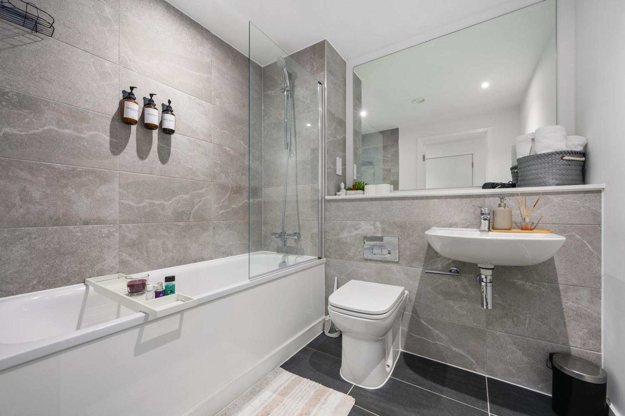 Harboview Haven Waterfront Apartment แมนเชสเตอร์ ภายนอก รูปภาพ